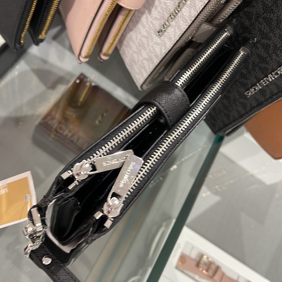 MICHAEL KORS LARGE DOUBLE ZIP WRISTLET WALLET PHONE CASE CLUTCH 
Black - Picture 6 of 16